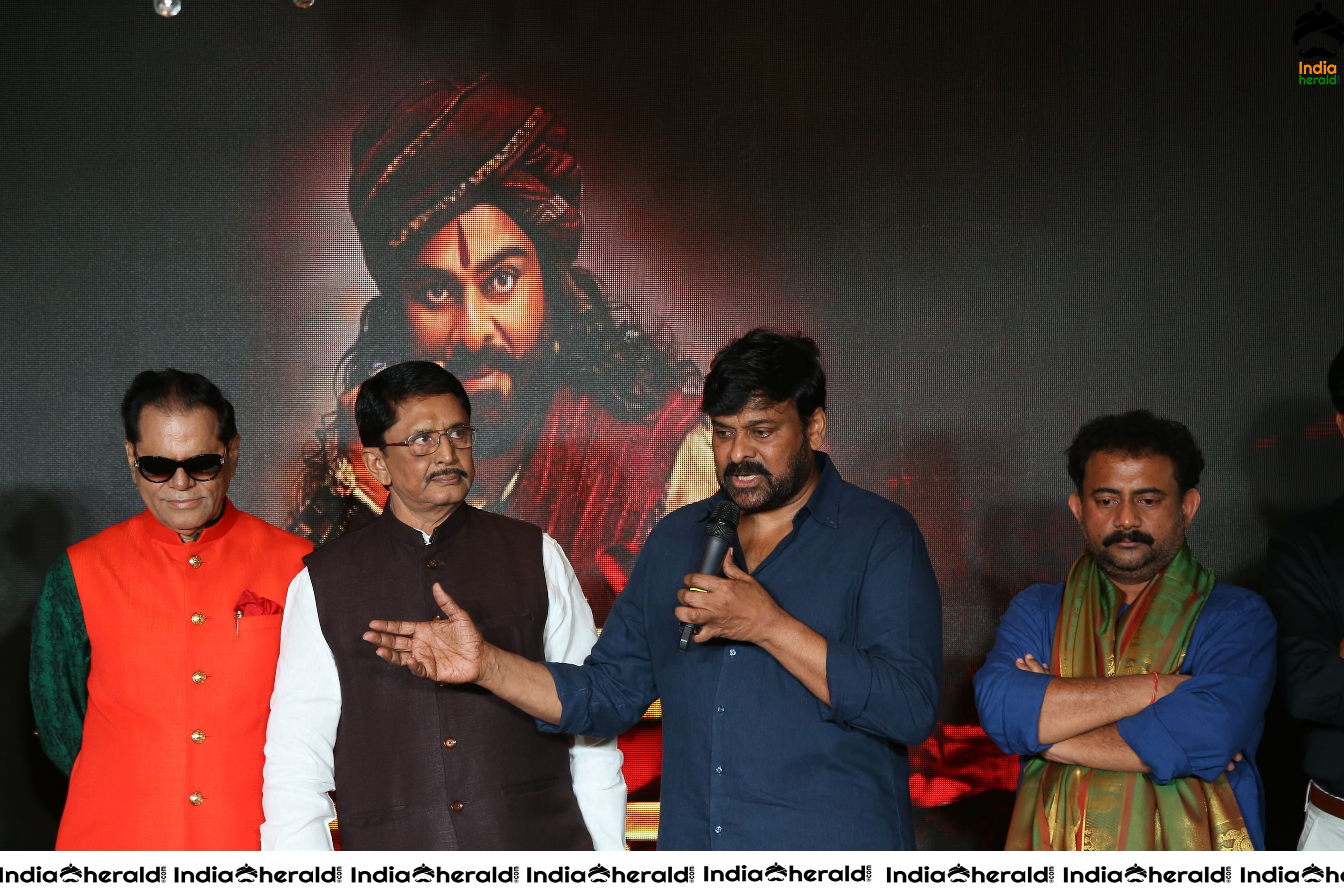T Subbirami Reddy felicitates Sye Raa Team and hails Chiranjeevi Set 5