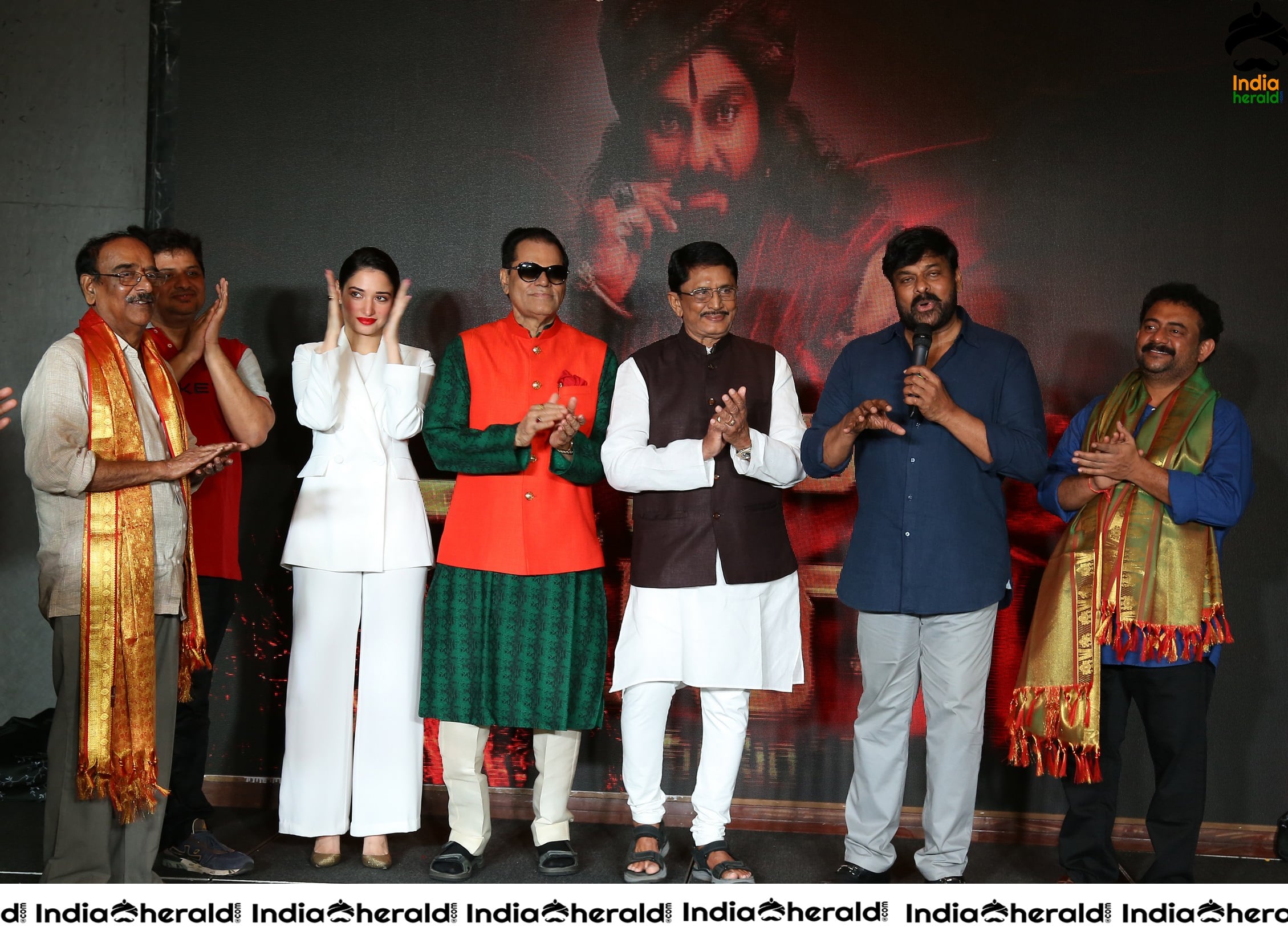 T Subbirami Reddy felicitates Sye Raa Team and hails Chiranjeevi Set 5