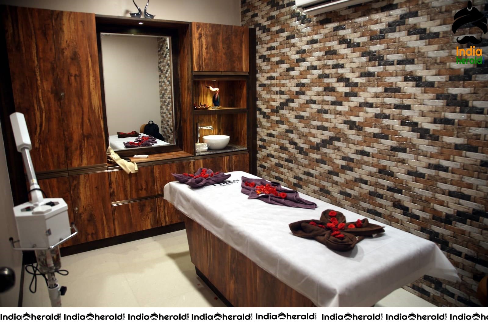 The Grand Opening of i Face Hairdressing Studio Set 2