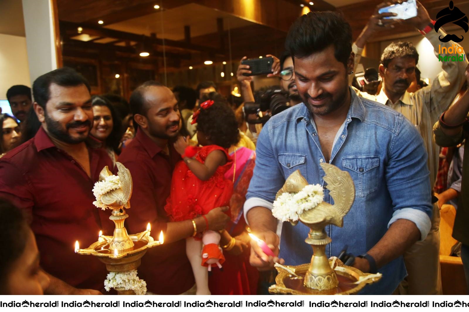 The Grand Opening of i Face Hairdressing Studio Set 2