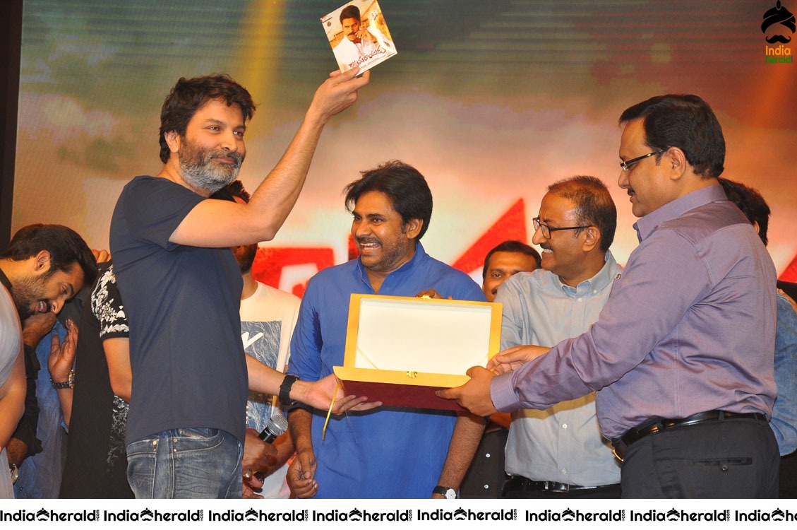 Unseen Happy Throwback Photos of Katamarayudu Event Set 3