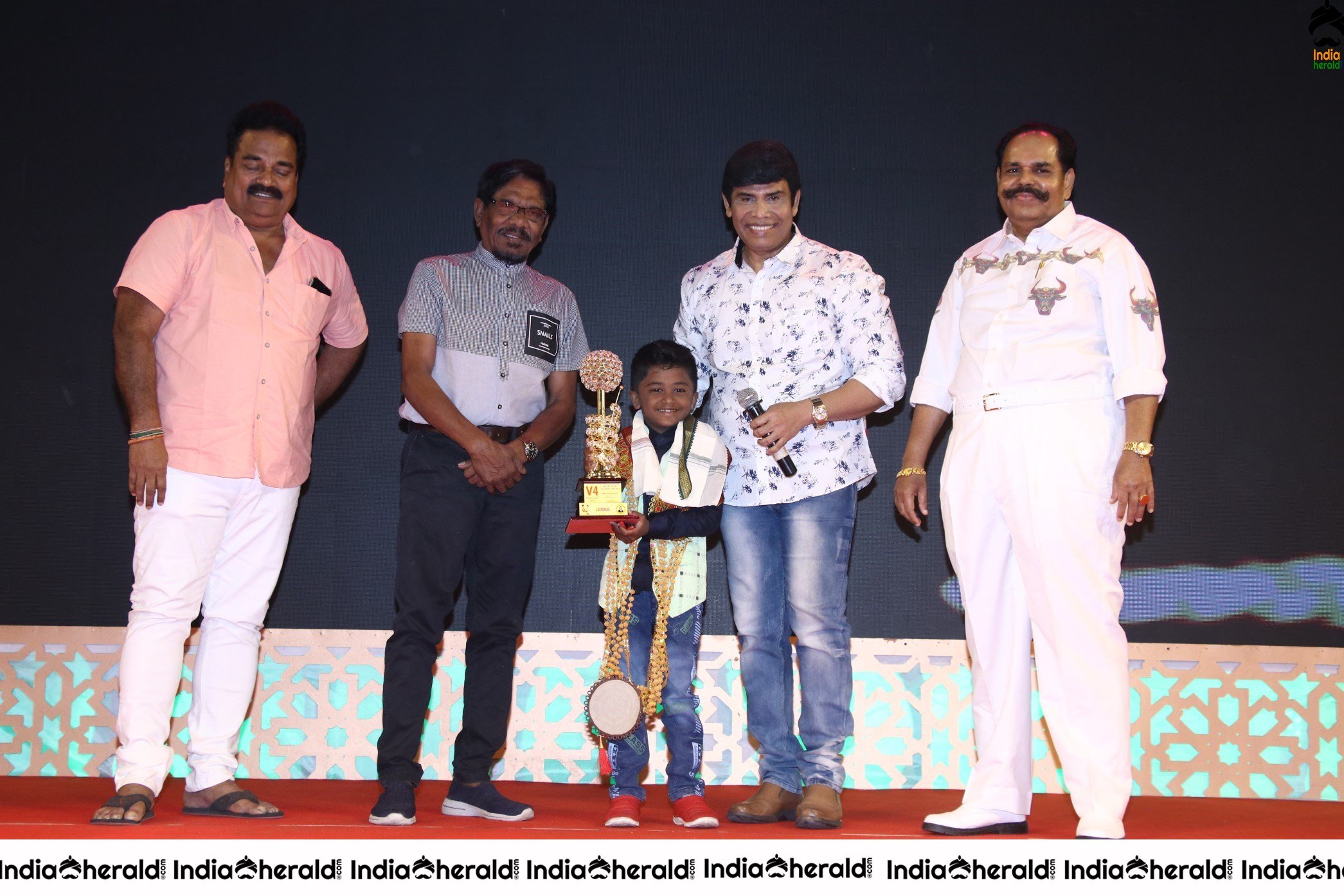 V4Entertainers Presents Mgr SivajiAcademy Awards Stills Set 2