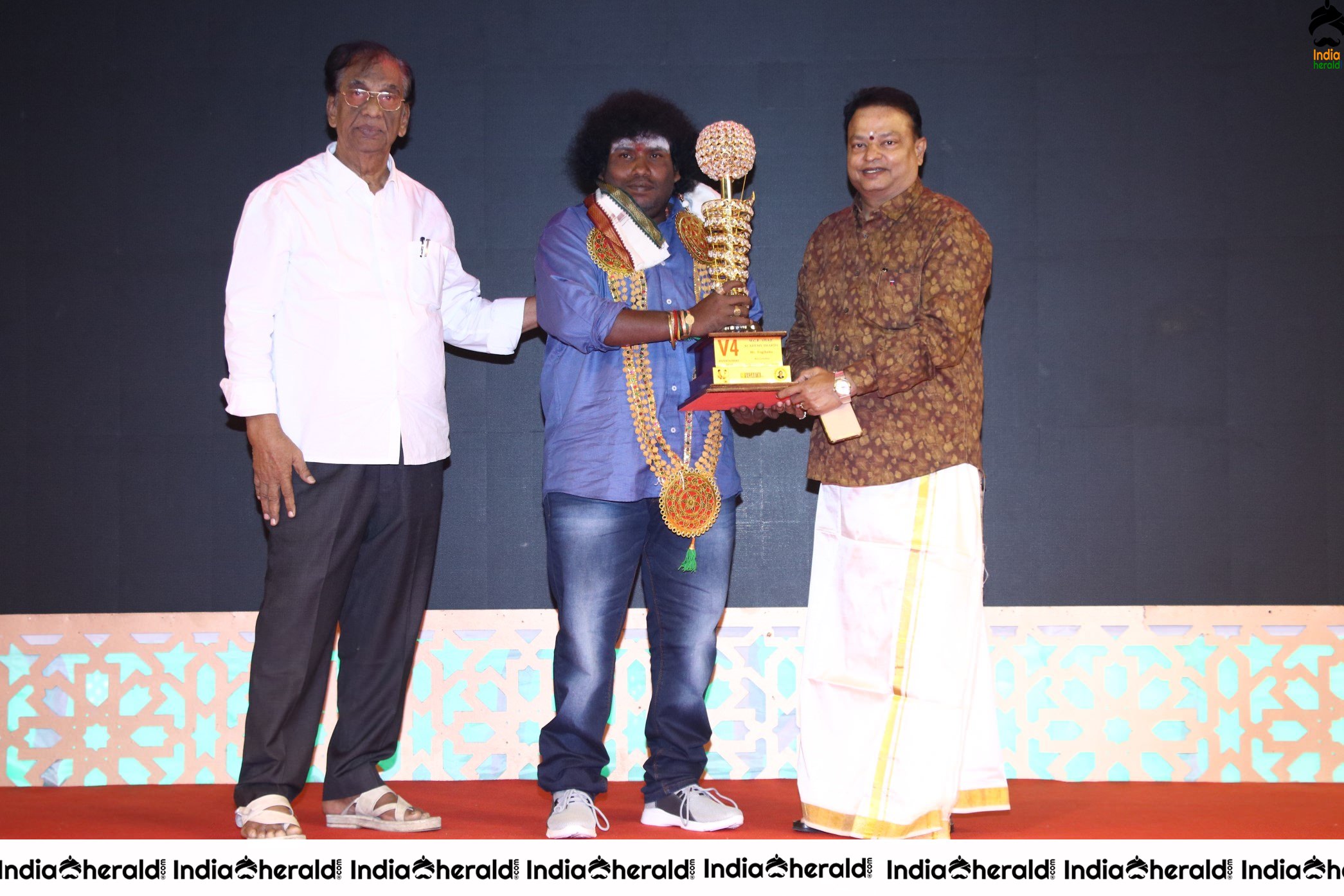 V4Entertainers Presents Mgr SivajiAcademy Awards Stills Set 3