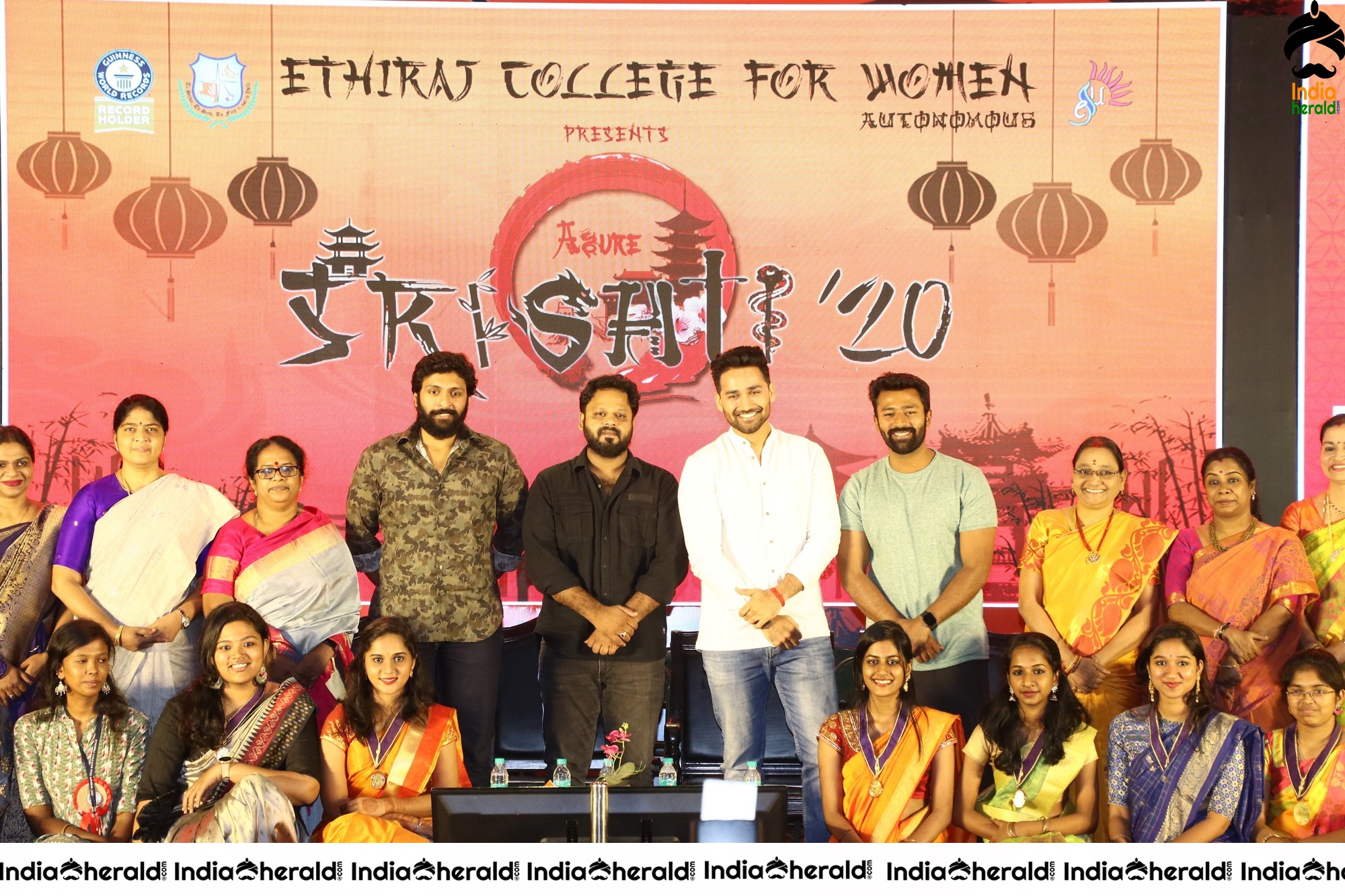 Vaanam kottatum team Photos with Ethiraj College students