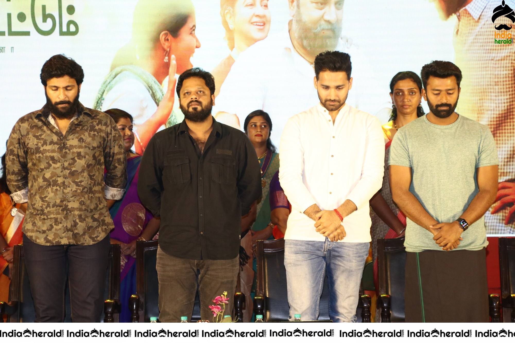 Vaanam kottatum team Photos with Ethiraj College students