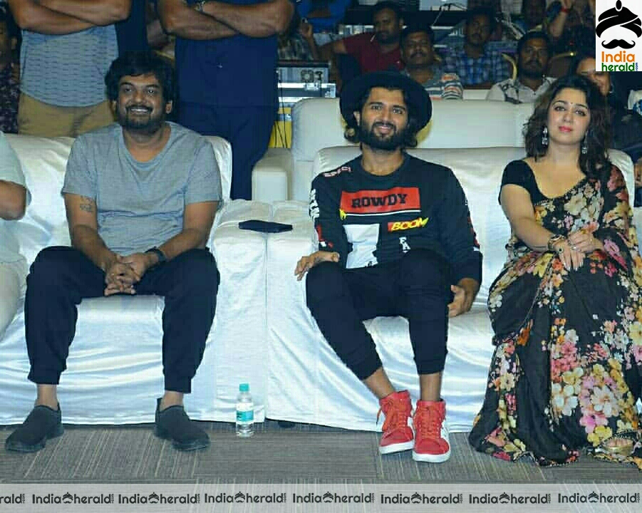 Vijay Devarakonda At Meeku Maathrama Cheptha Movie Pre Release Event Set 1