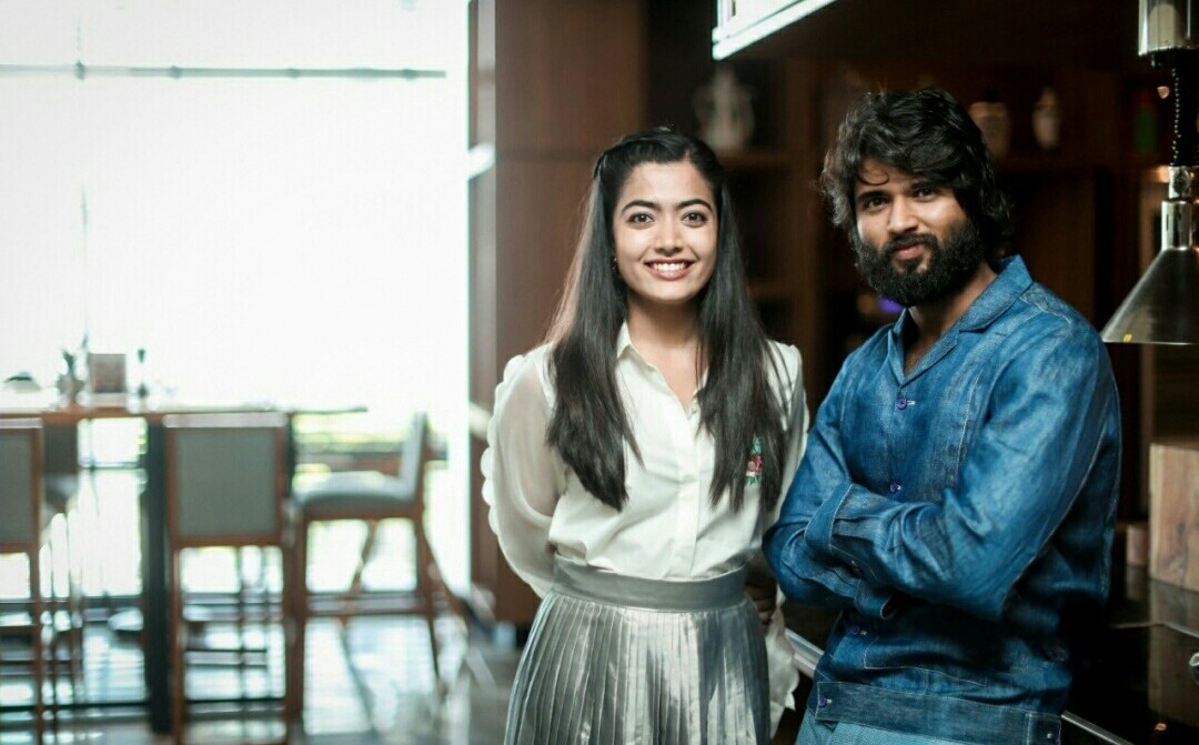 Vijay Deverakonda And Rashmika At The Promotions Of Dear Comrade Set 1