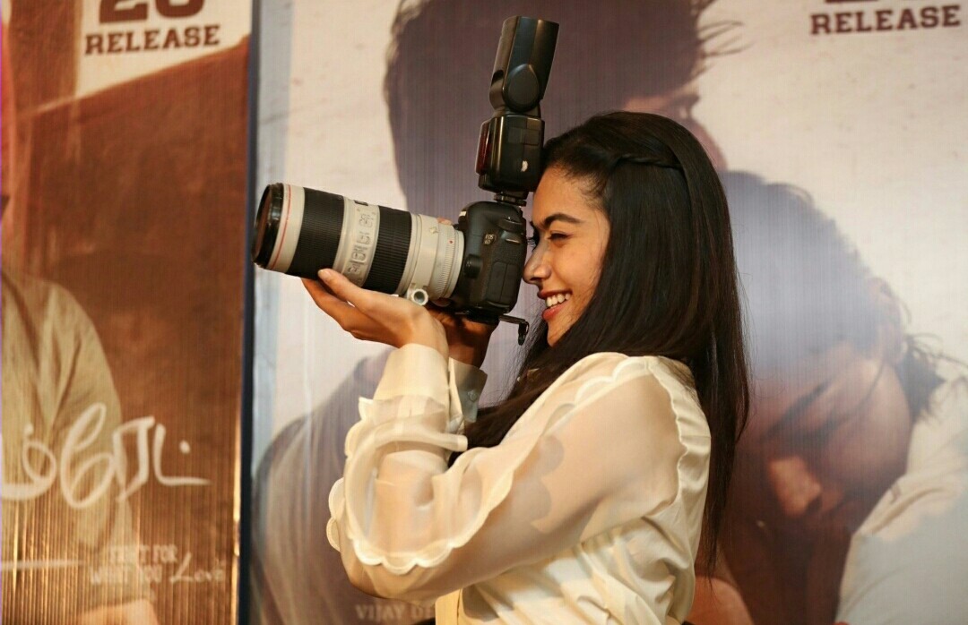 Vijay Deverakonda And Rashmika At The Promotions Of Dear Comrade Set 2