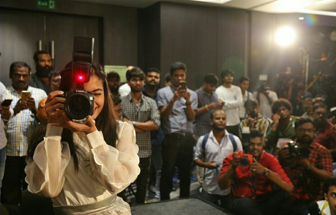 Vijay Deverakonda And Rashmika At The Promotions Of Dear Comrade Set 2