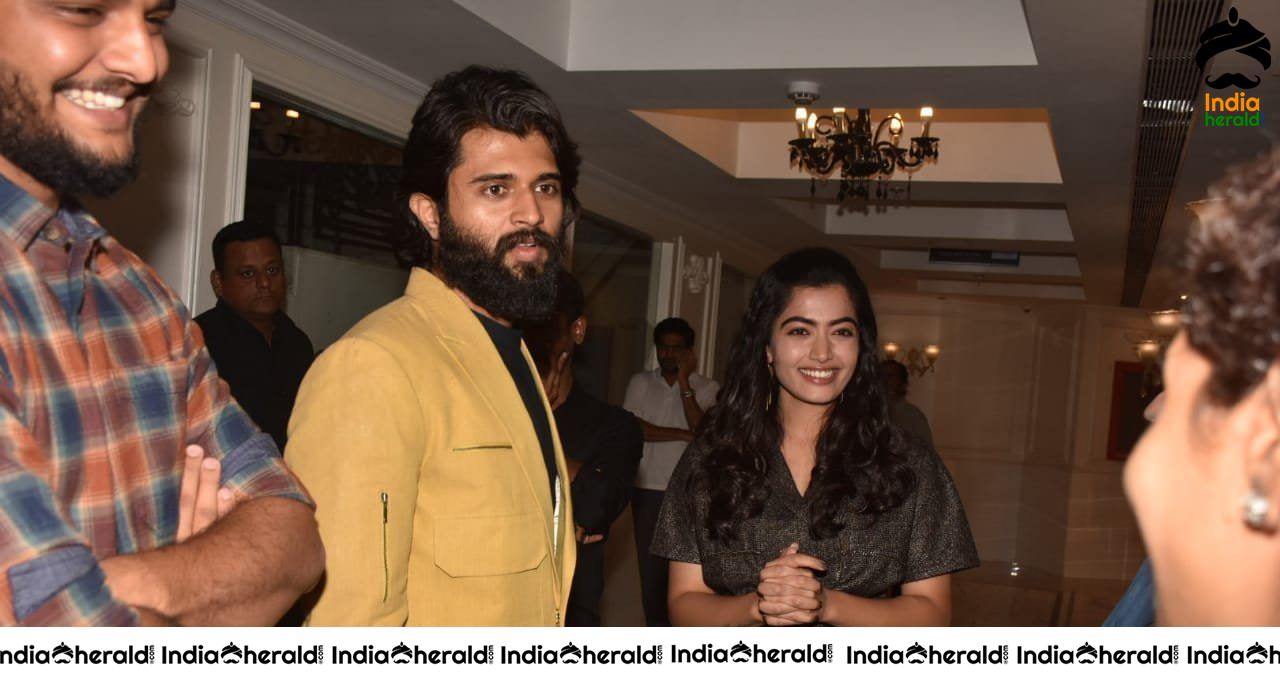 Vijay Deverakonda And Rashmika Mandanna Interacting With Fans At Mumbai During Dear Comrade Screening