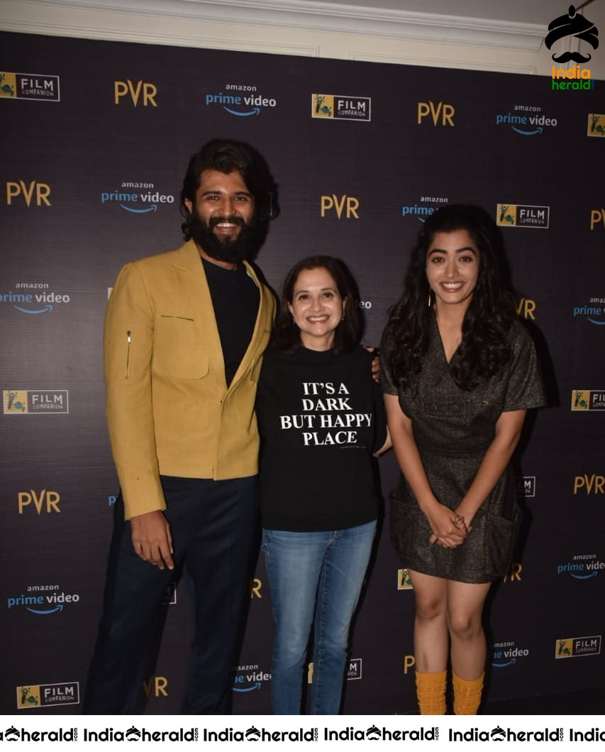 Vijay Deverakonda And Rashmika Mandanna Interacting With Fans At Mumbai During Dear Comrade Screening