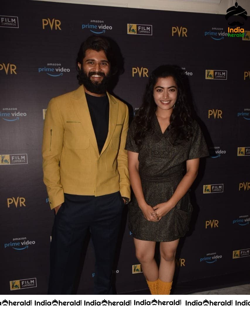 Vijay Deverakonda And Rashmika Mandanna Interacting With Fans At Mumbai During Dear Comrade Screening