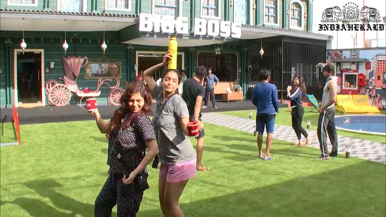 Bigg Boss Season 3 Tamil Day 2 Stills Set 1
