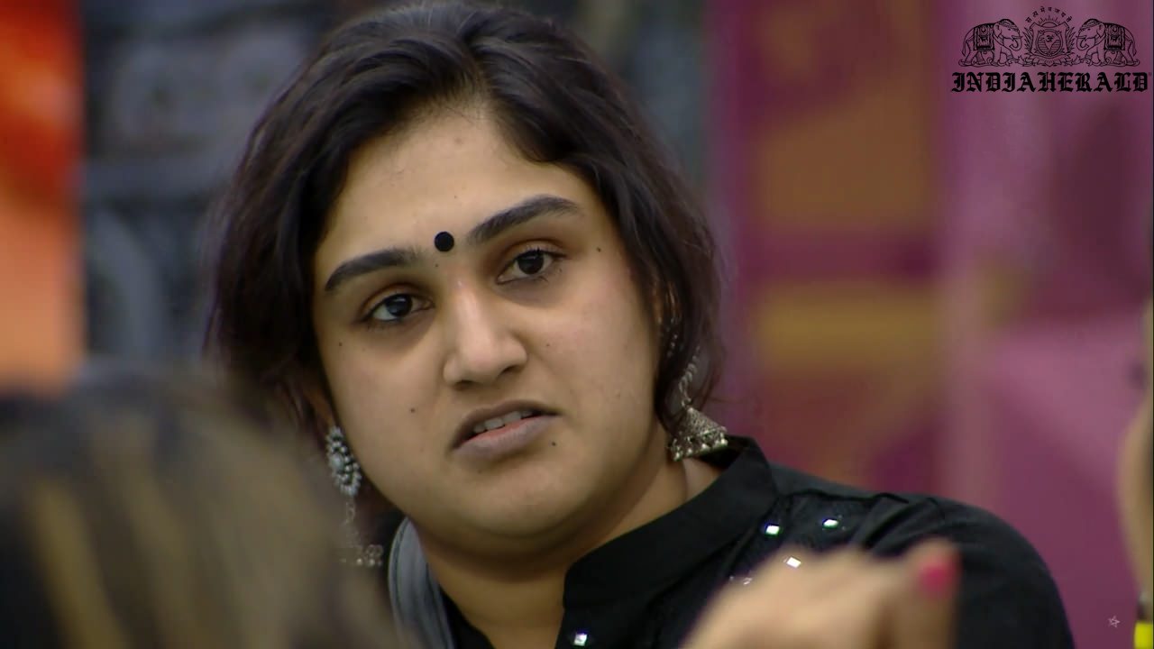 Bigg Boss Season 3 Tamil Day 2 Stills Set 2