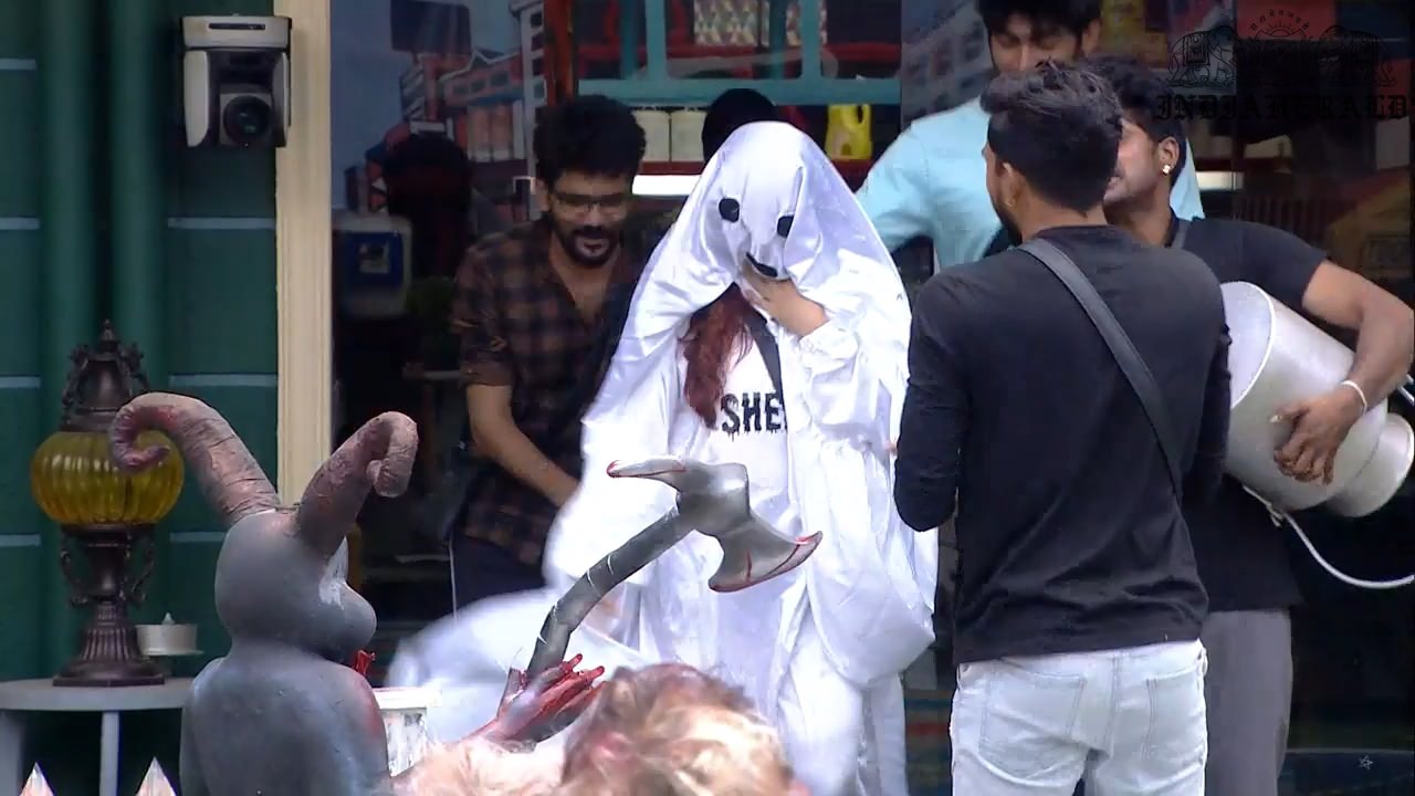 Bigg Boss Tamil Season 3 Day 17 Hot Stills Set 2