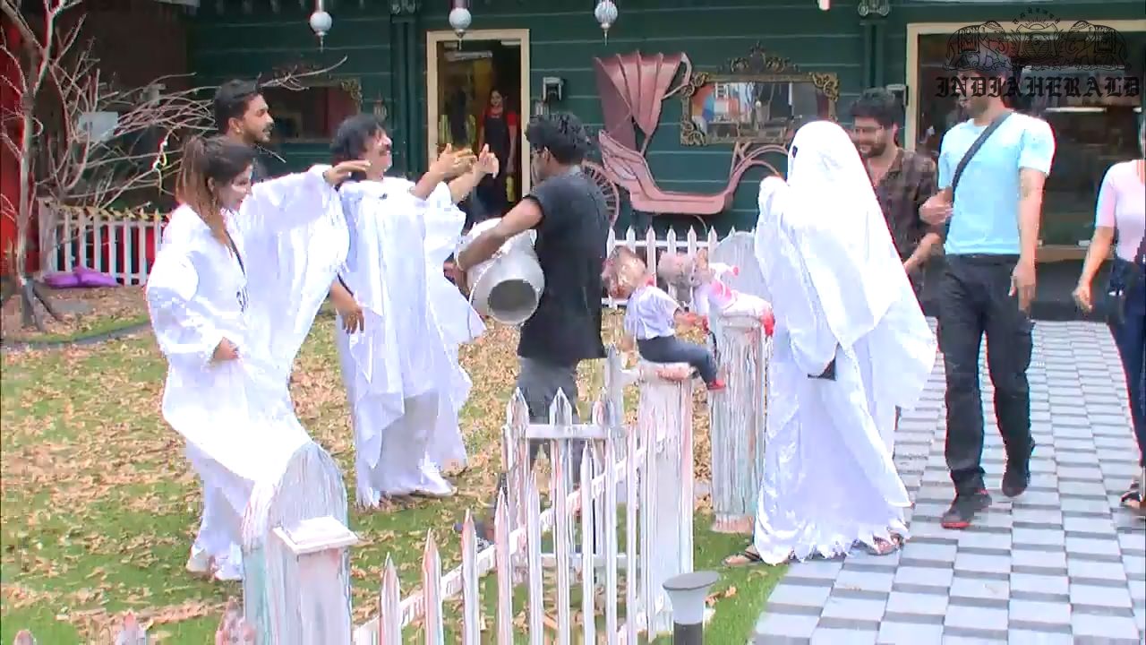 Bigg Boss Tamil Season 3 Day 17 Hot Stills Set 2