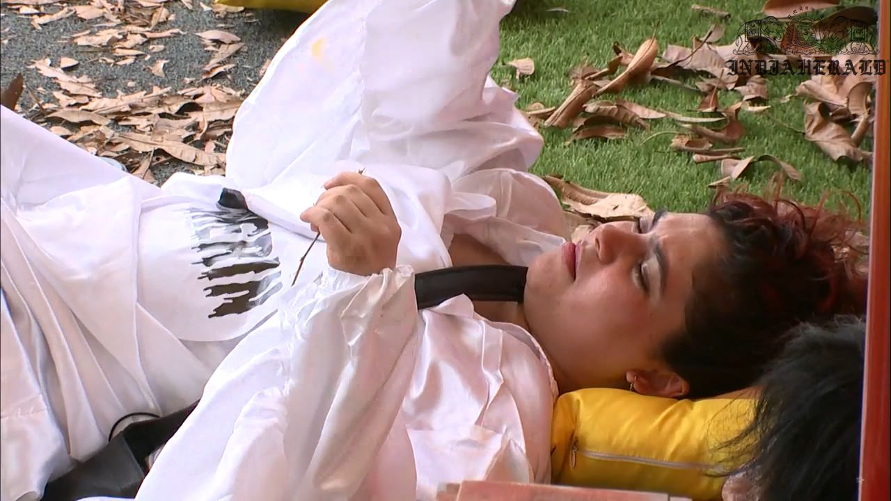 Bigg Boss Tamil Season 3 Day 17 Hot Stills Set 2