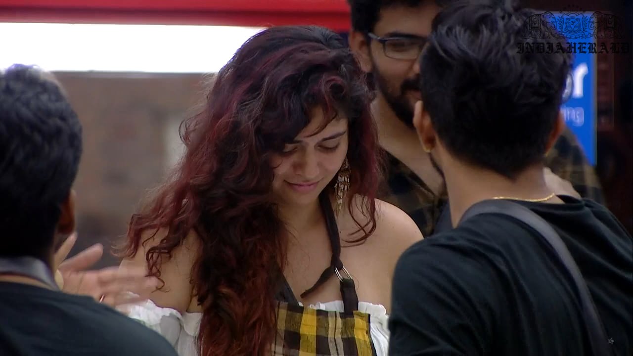 Bigg Boss Tamil Season 3 Day 17 Hot Stills Set 2