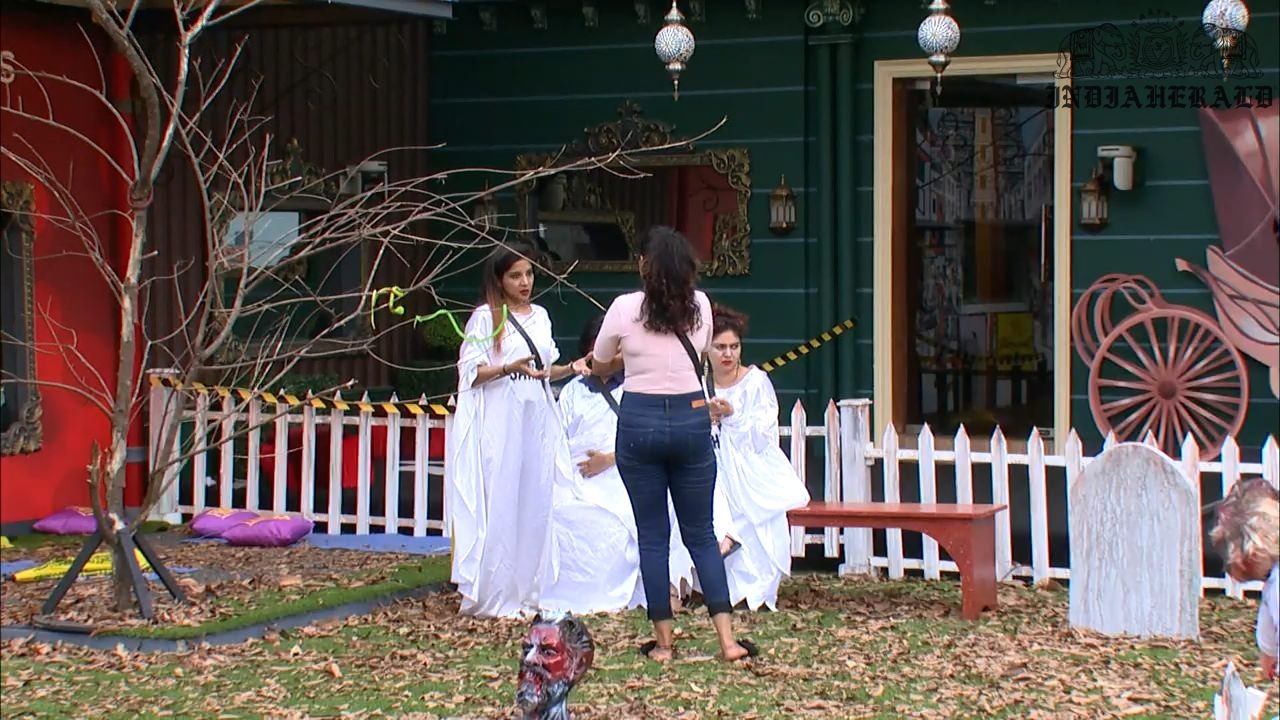 Bigg Boss Tamil Season 3 Day 17 Hot Stills Set 2