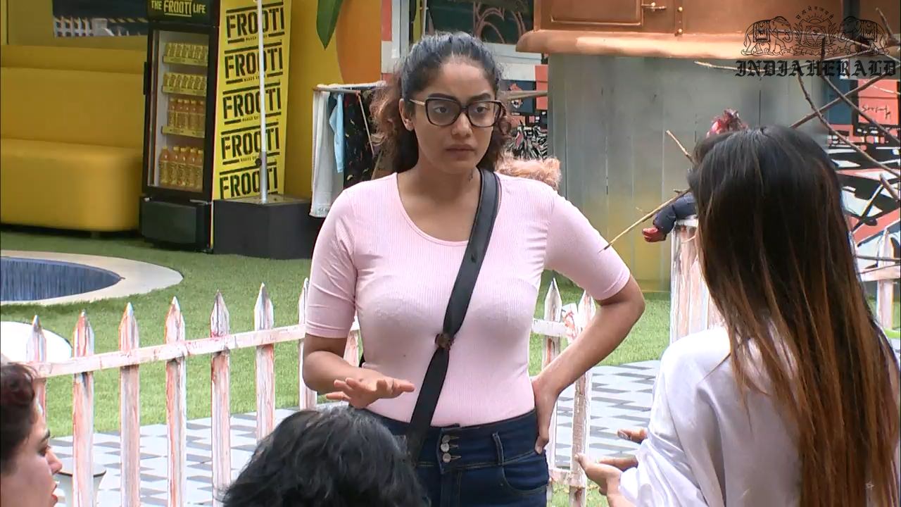 Bigg Boss Tamil Season 3 Day 17 Hot Stills Set 2