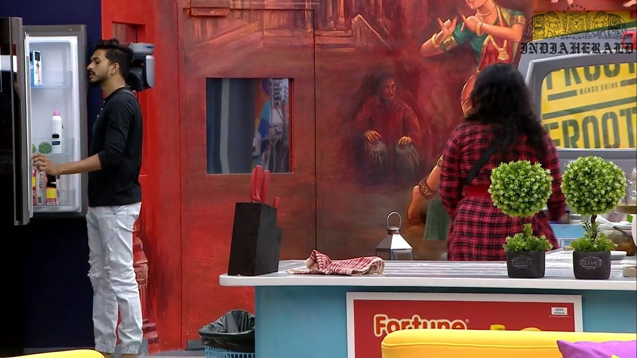 Bigg Boss Tamil Season 3 Day 17 Hot Stills Set 3