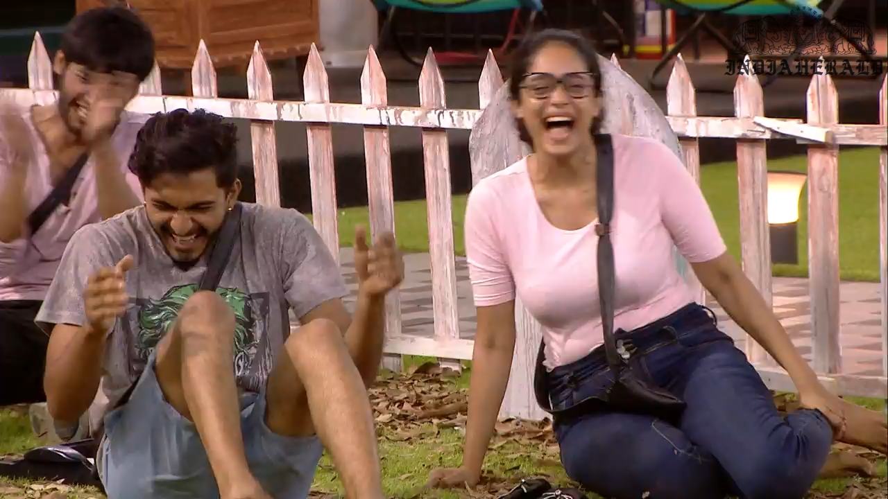 Bigg Boss Tamil Season 3 Day 17 Hot Stills Set 3