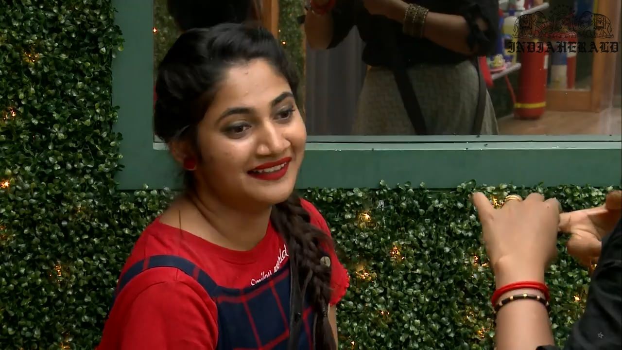 Bigg Boss Tamil Season 3 Day 17 Hot Stills Set 3