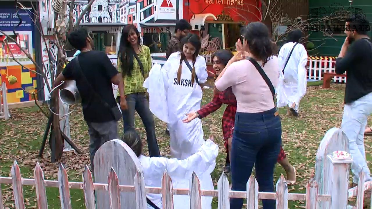 Bigg Boss Tamil Season 3 Day 17 Hot Stills Set 3