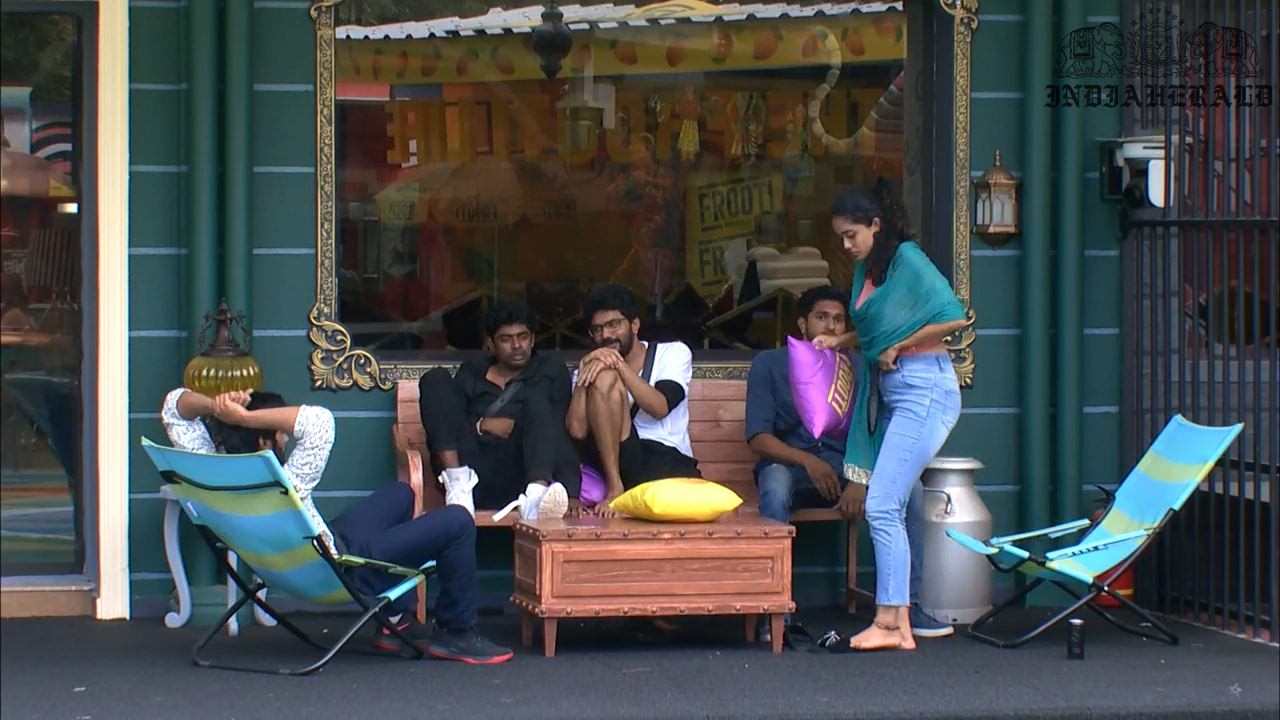 Bigg Boss Tamil Season 3 Day 24 Hot Stills