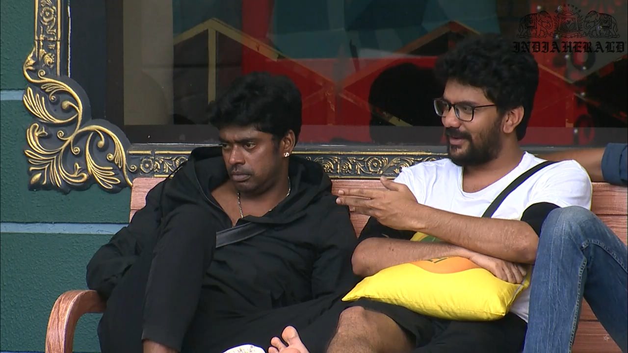 Bigg Boss Tamil Season 3 Day 24 Hot Stills