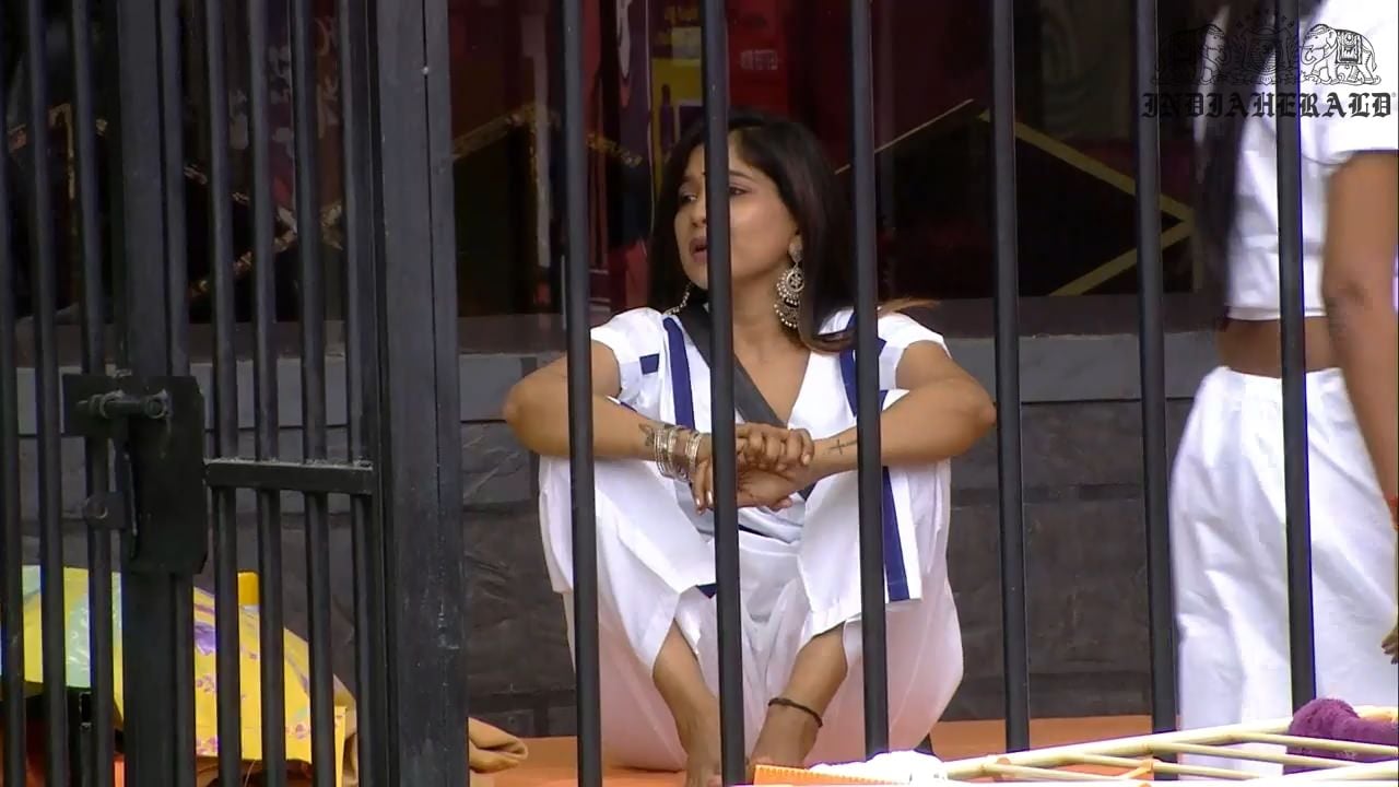 Bigg Boss Tamil Season 3 Day 25 Hot Stills Set 3