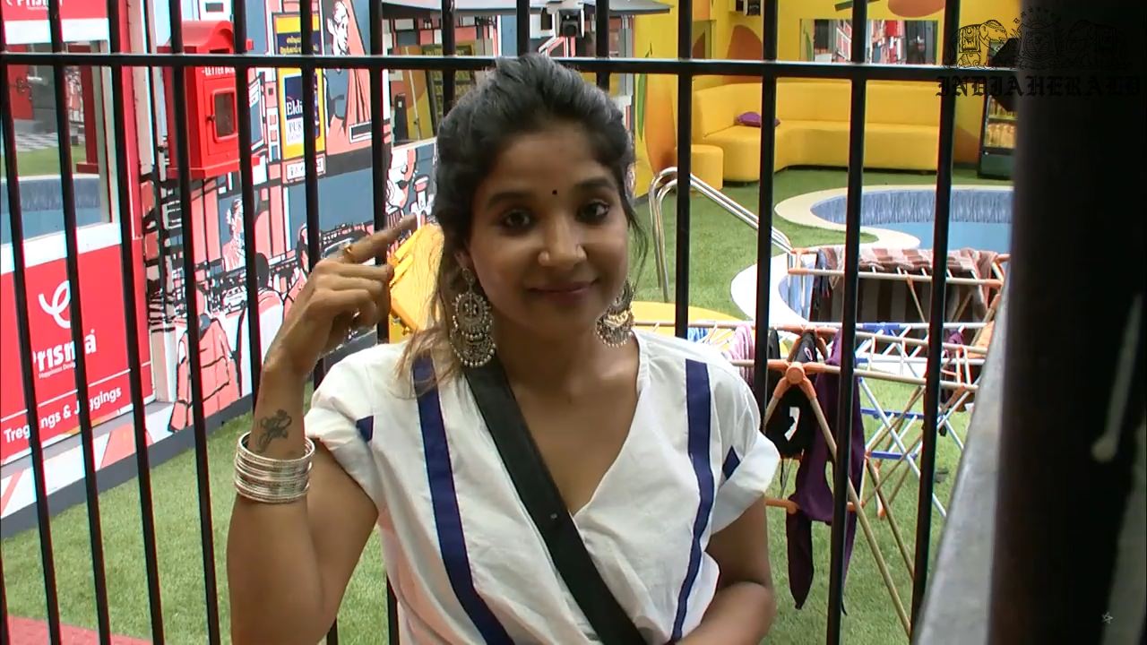 Bigg Boss Tamil Season 3 Day 25 Hot Stills Set 3