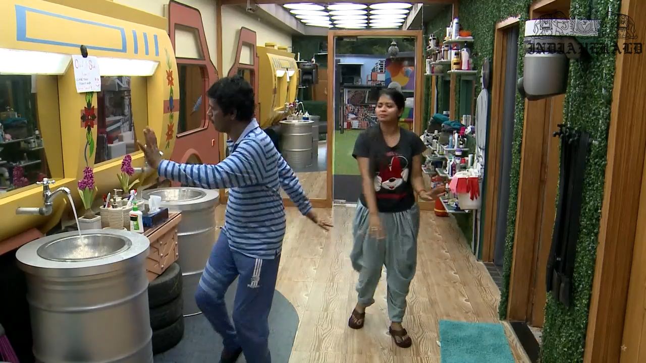 Bigg Boss Tamil Season 3 Day 25 Hot Stils Set 1