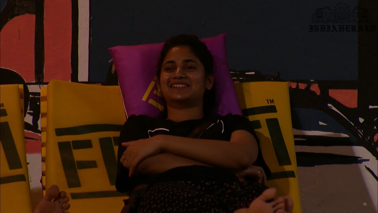 Bigg Boss Tamil Season 3 Day 25 Hot Stils Set 1