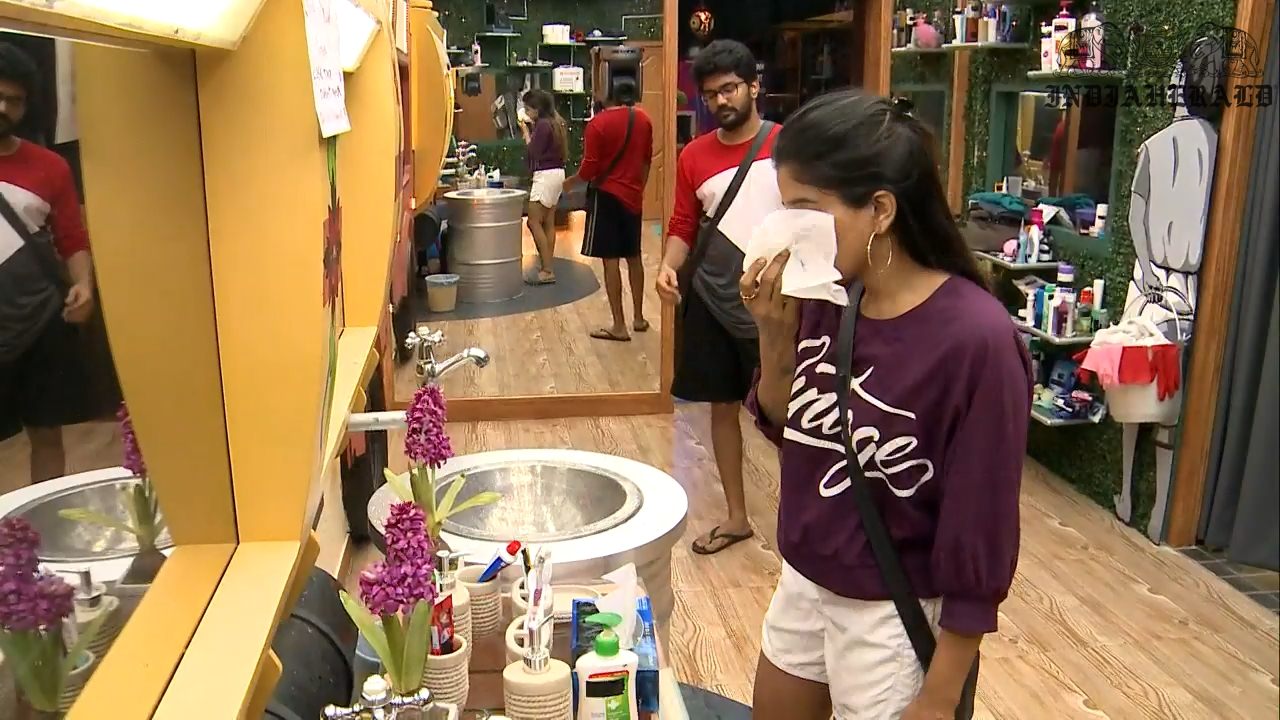 Bigg Boss Tamil Season 3 Day 25 Hot Stils Set 1