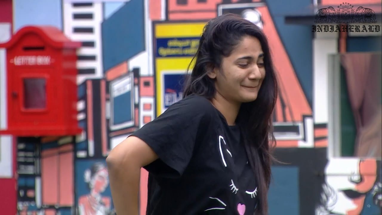 Bigg Boss Tamil Season 3 Day 25 Hot Stils Set 1