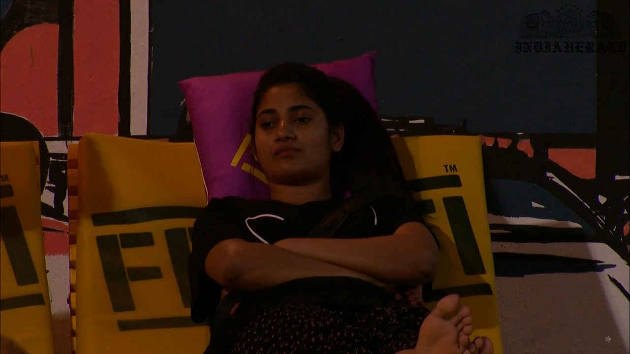 Bigg Boss Tamil Season 3 Day 25 Hot Stils Set 1