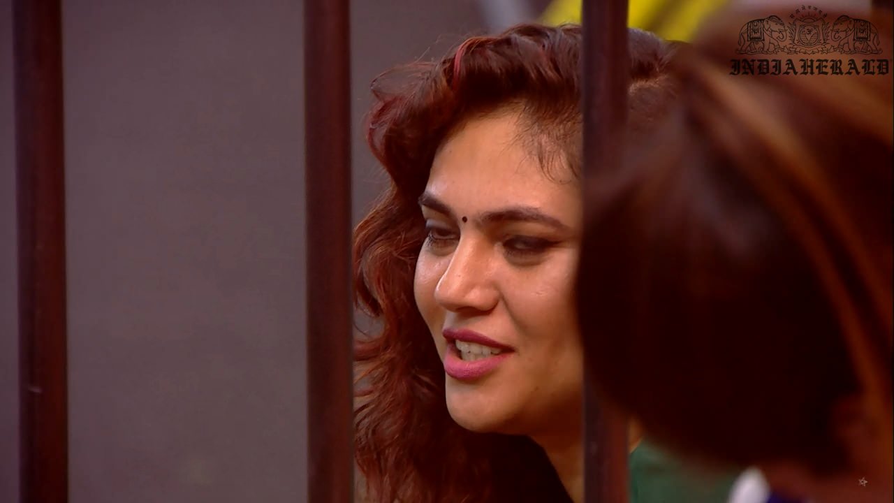 Bigg Boss Tamil Season 3 Day 26 Hot Stills Set 1