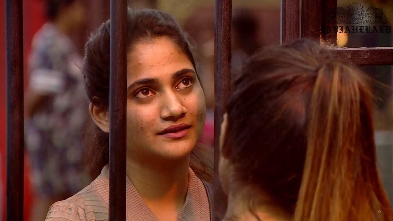 Bigg Boss Tamil Season 3 Day 26 Hot Stills Set 1