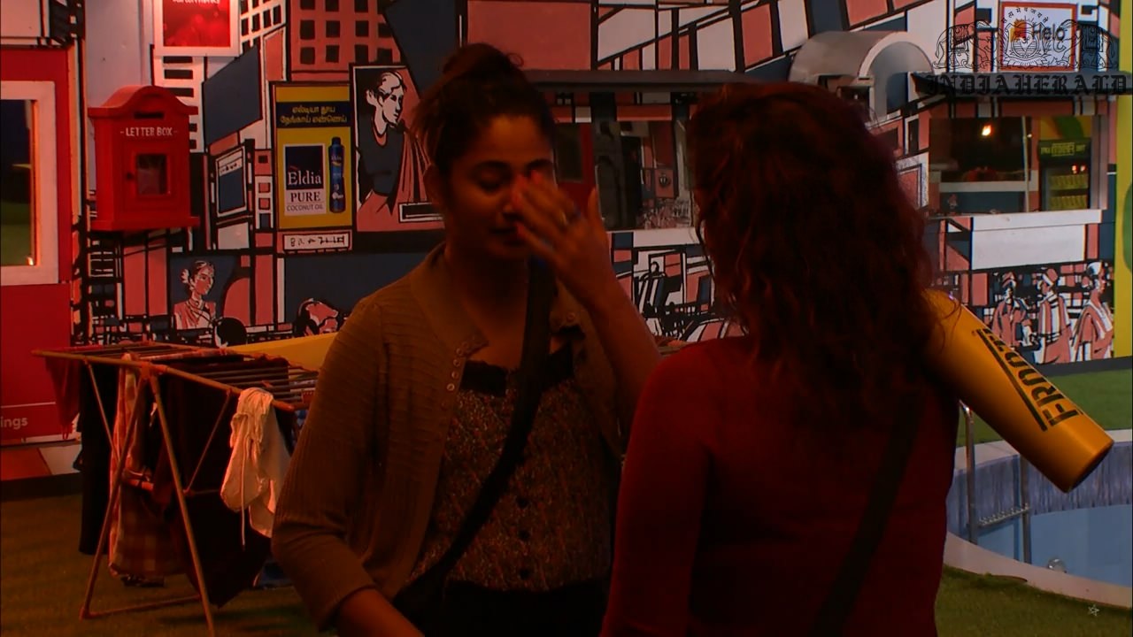 Bigg Boss Tamil Season 3 Day 26 Hot Stills Set 2