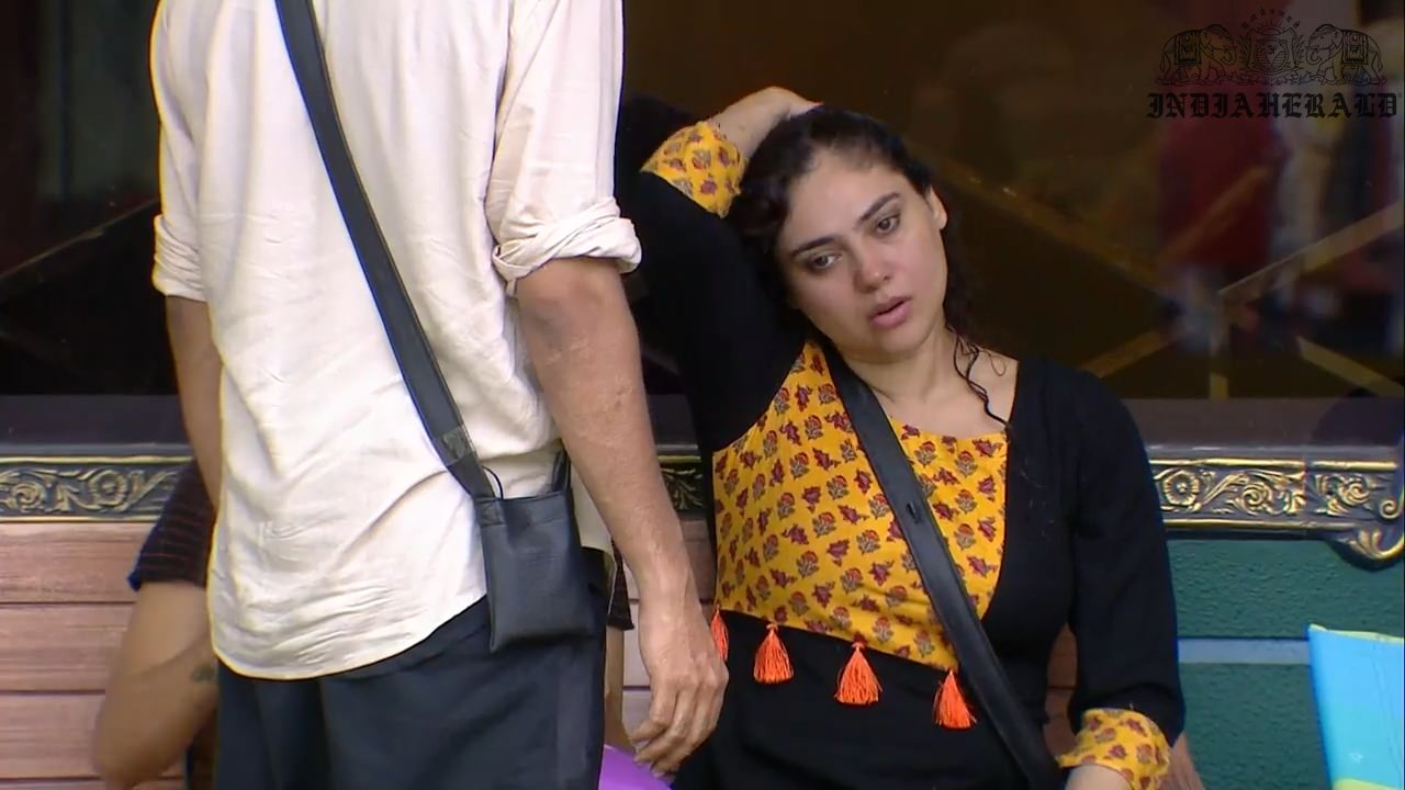 Bigg Boss Tamil Season 3 Day 26 Hot Stills Set 3