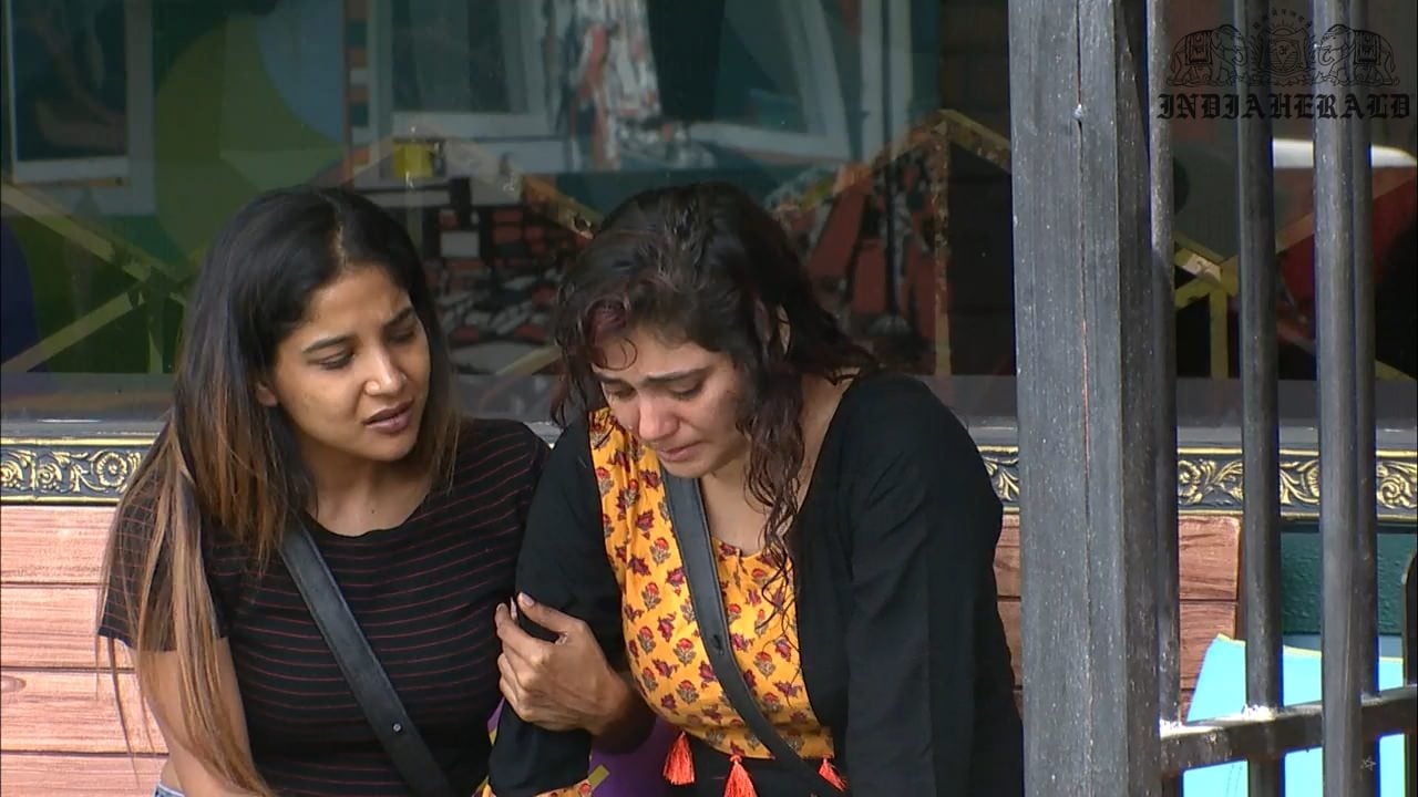 Bigg Boss Tamil Season 3 Day 26 Hot Stills Set 3