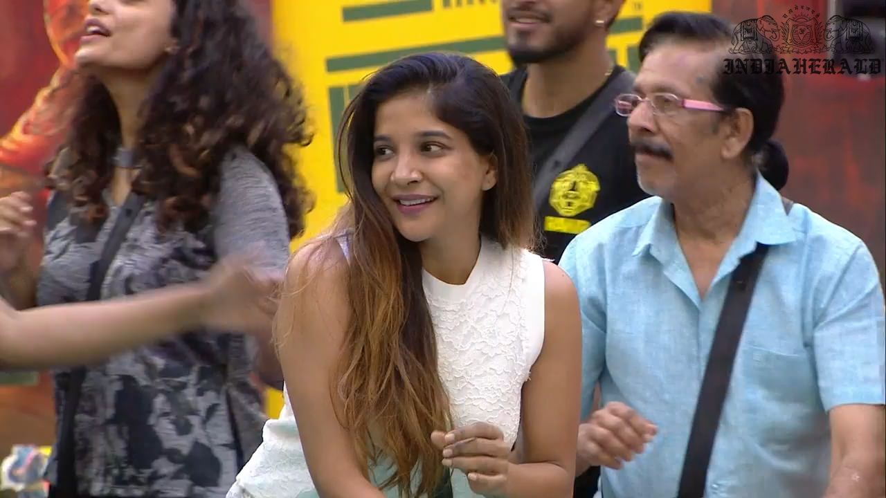 Bigg Boss Tamil Season 3 Day 27 Hot Stills Set 2