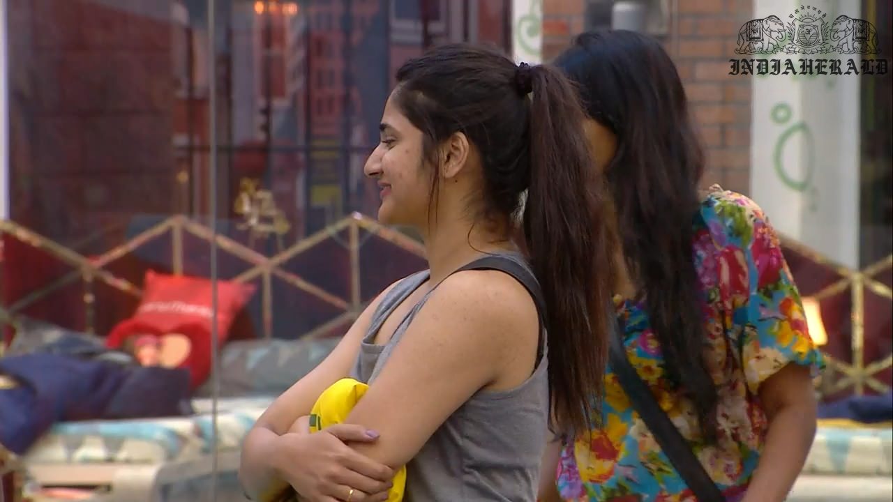 Bigg Boss Tamil Season 3 Day 27 Hot Stills Set 2