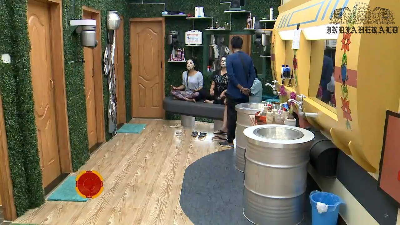 Bigg Boss Tamil Season 3 Day 27 Hot Stills Set 2