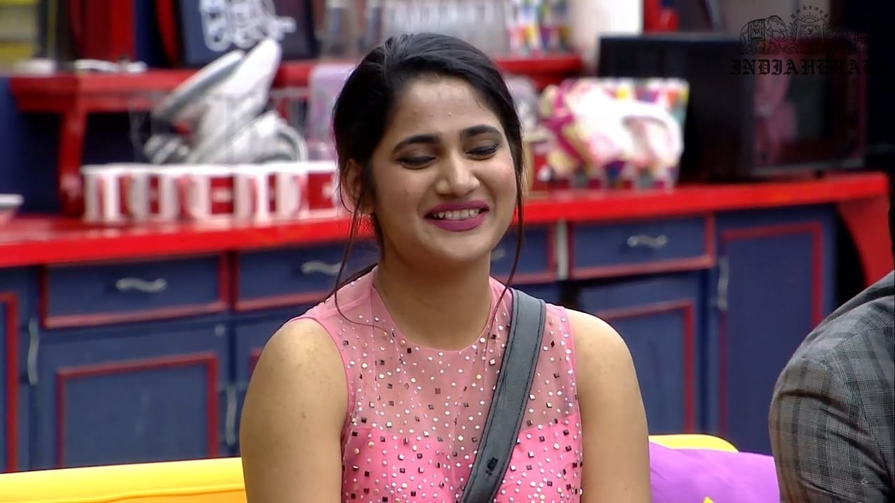 Bigg Boss Tamil Season 3 Day 27 Hot Stills Set 2
