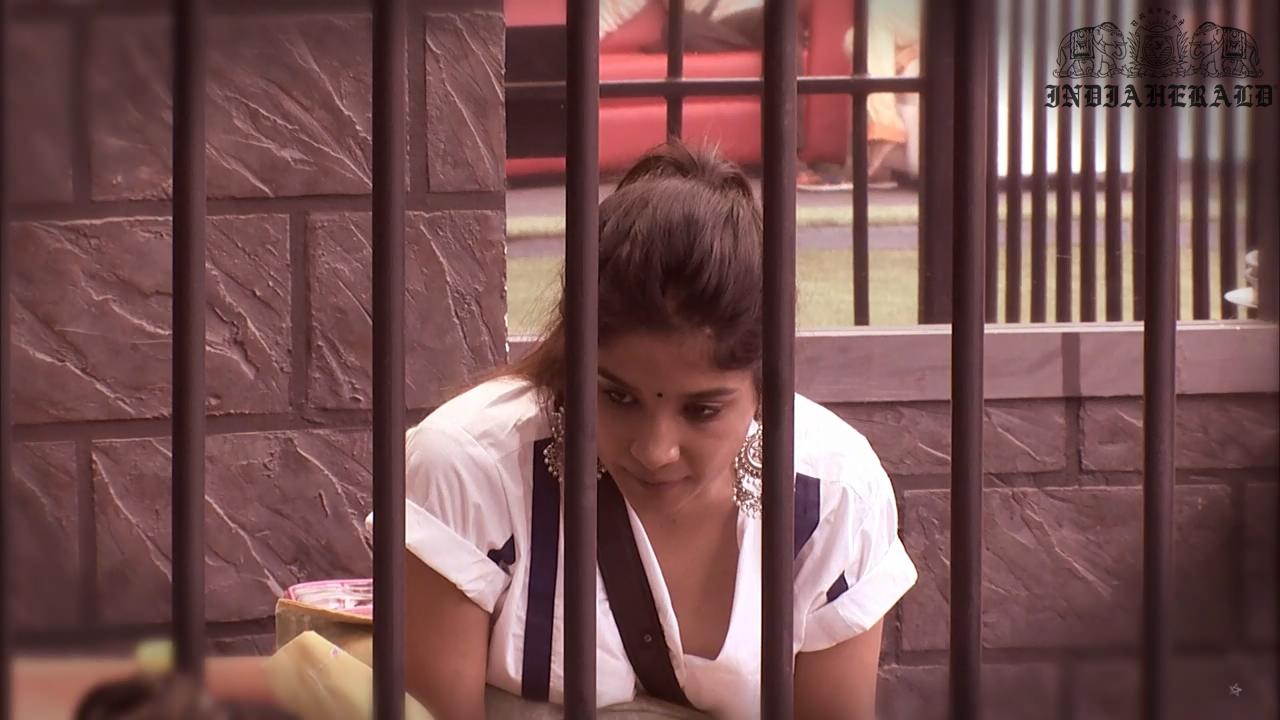 Bigg Boss Tamil Season 3 Day 28 Hot Stills Set 1