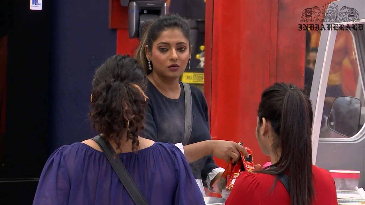 Bigg Boss Tamil Season 3 Day 29 Hot Stills Set 2