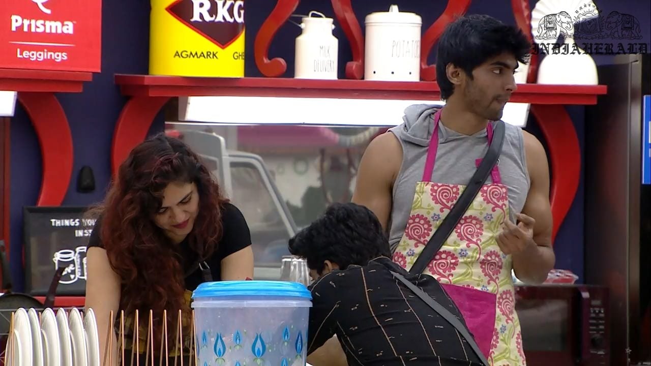 Bigg Boss Tamil Season 3 Day 29 Hot Stills Set 2