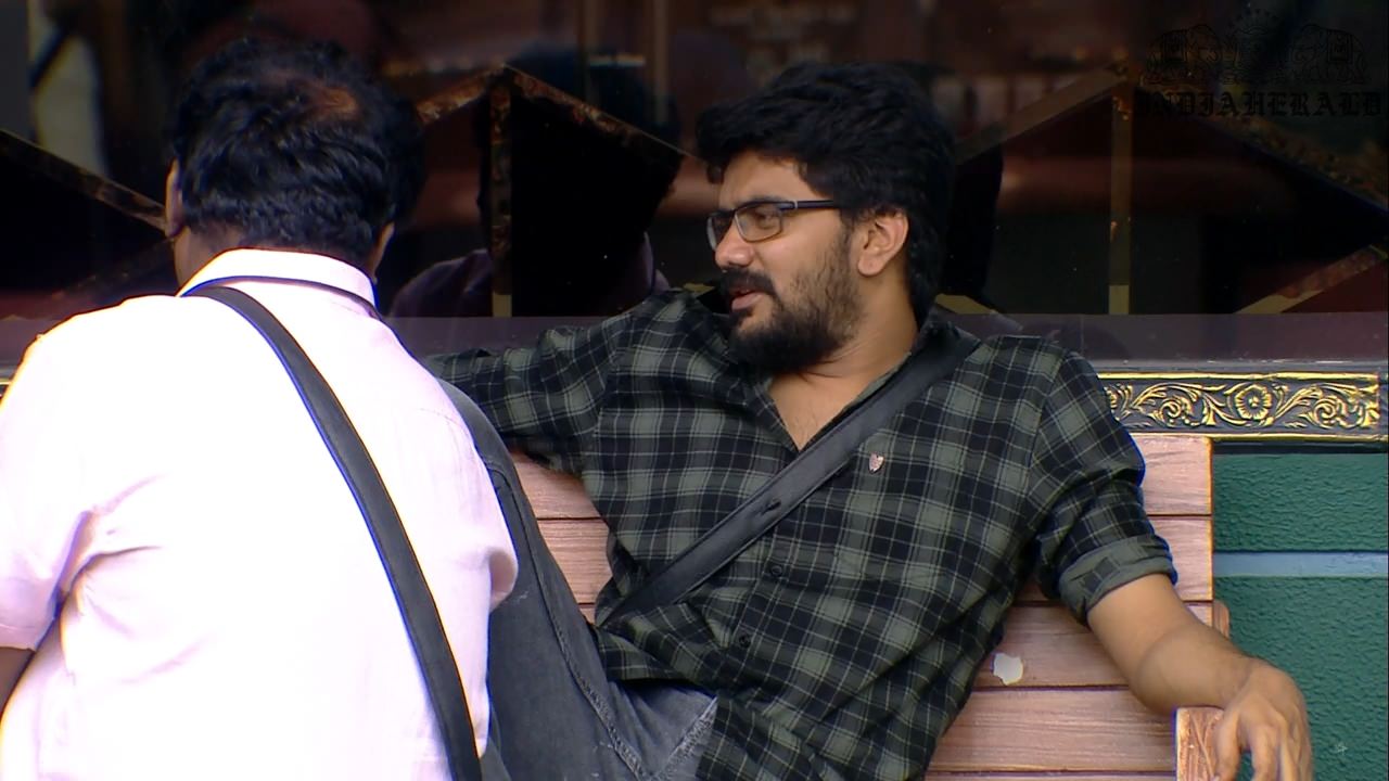 Bigg Boss Tamil Season 3 Day 29 Hot Stills Set 2